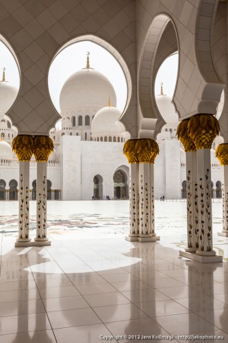 Sheikh Zayed Grand Mosque - Colonnade and Cortyard